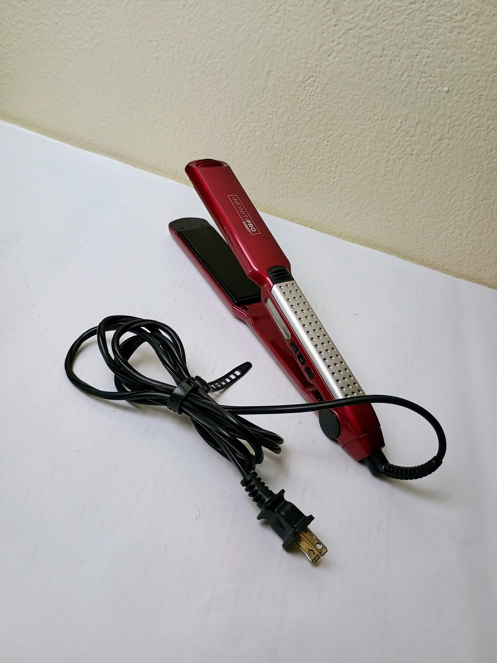 Conair InfinitiPro Red Ceramic Hair Straightener Flat Iron W Temperature Control